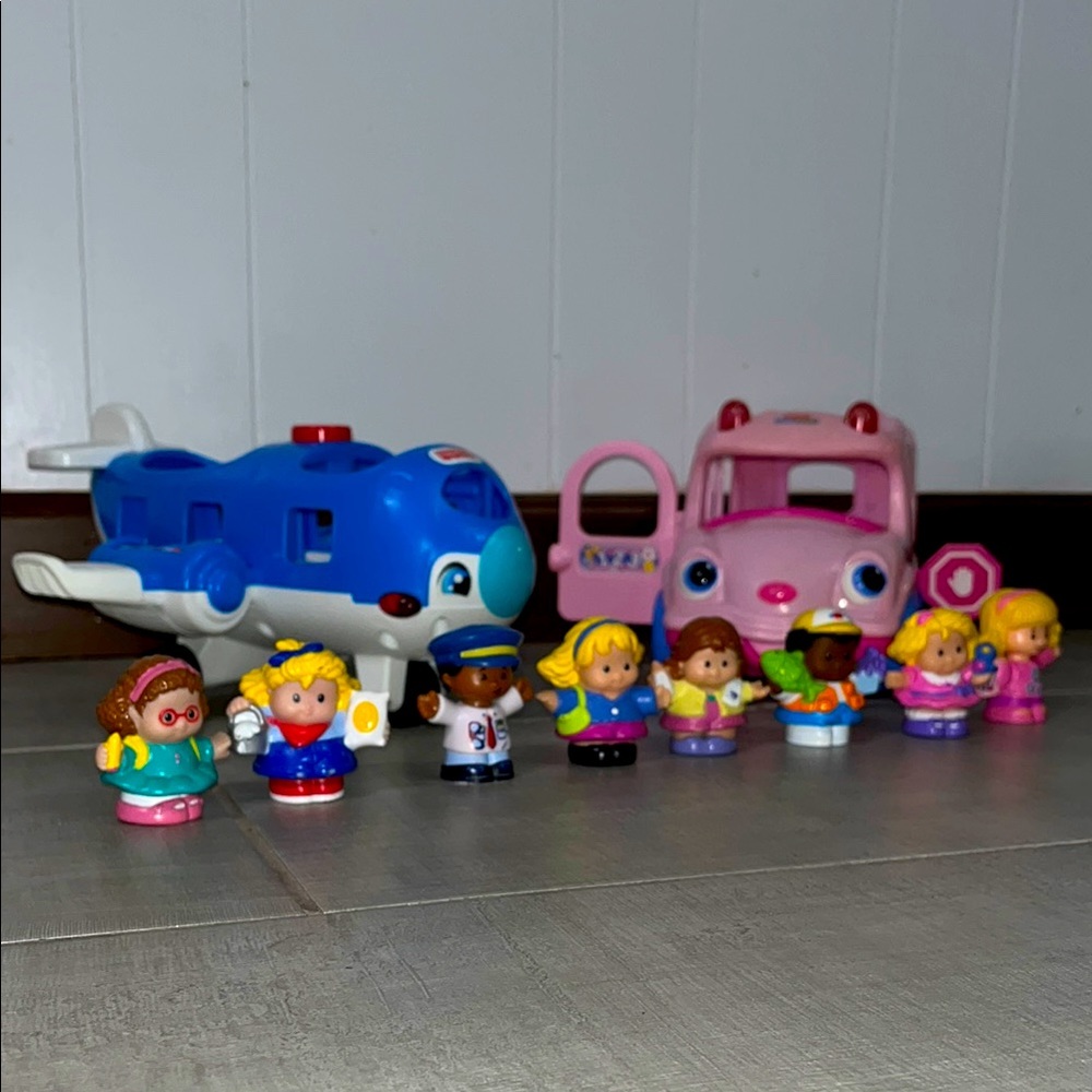 Modern little people bus and plane with 8 little people figures.